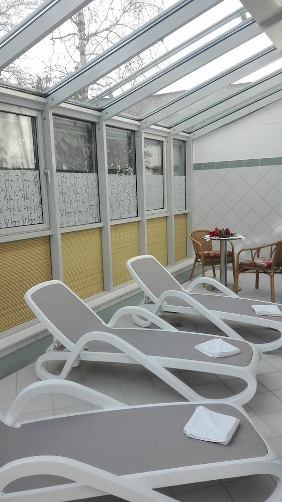 Hotel Schloss Schweinsburg Neukirchen-Pleisse Екстер'єр фото