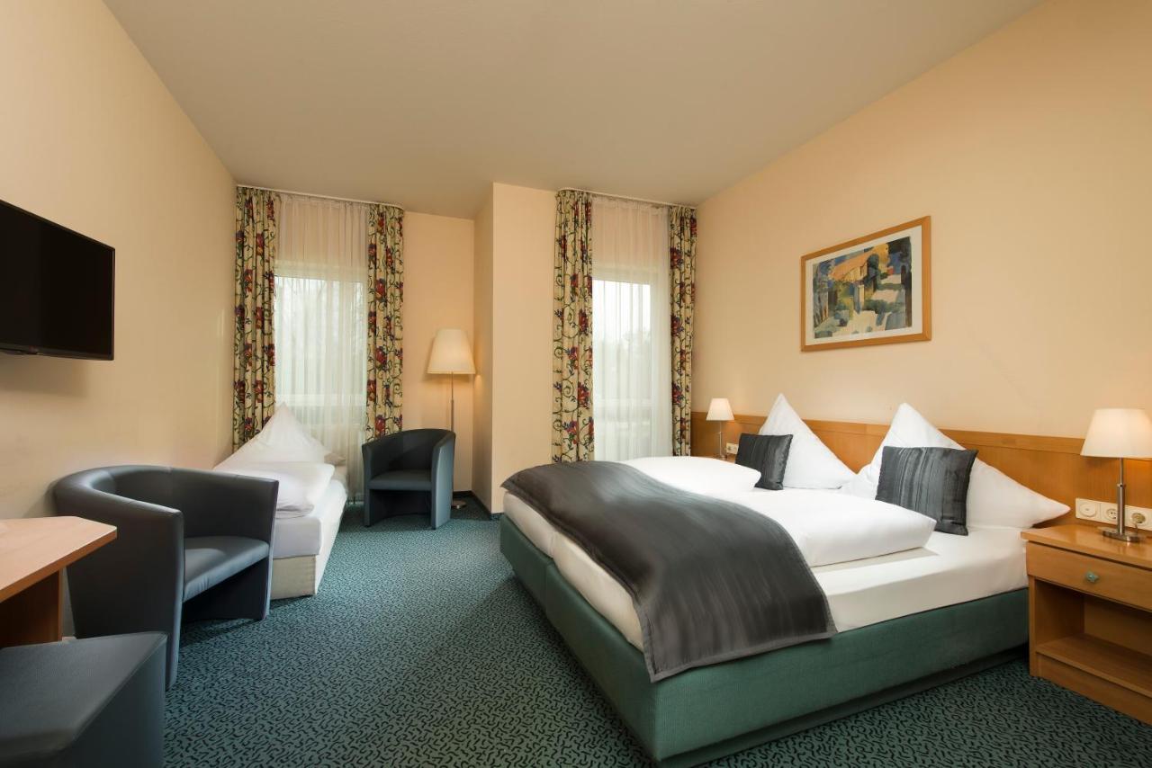 Hotel Schloss Schweinsburg Neukirchen-Pleisse Екстер'єр фото