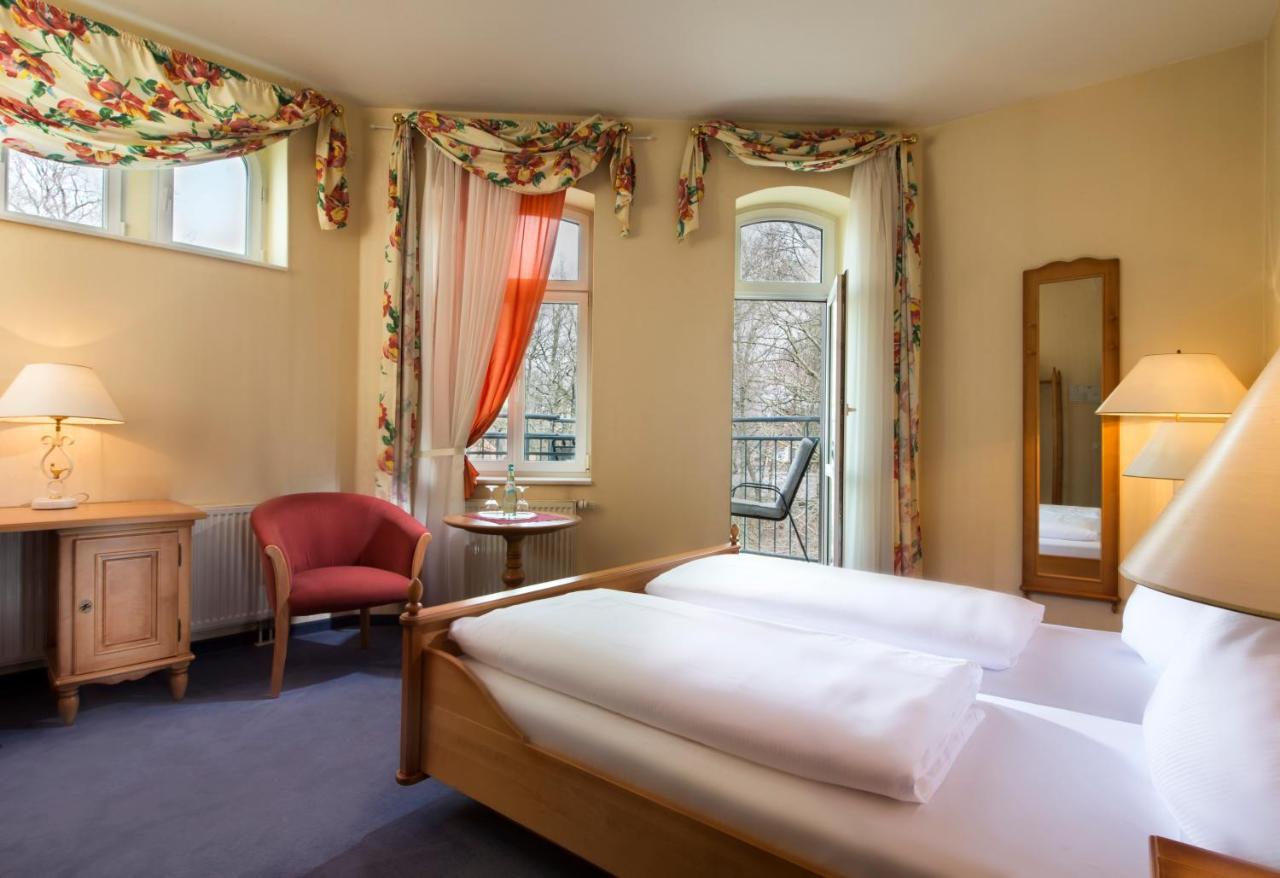 Hotel Schloss Schweinsburg Neukirchen-Pleisse Екстер'єр фото