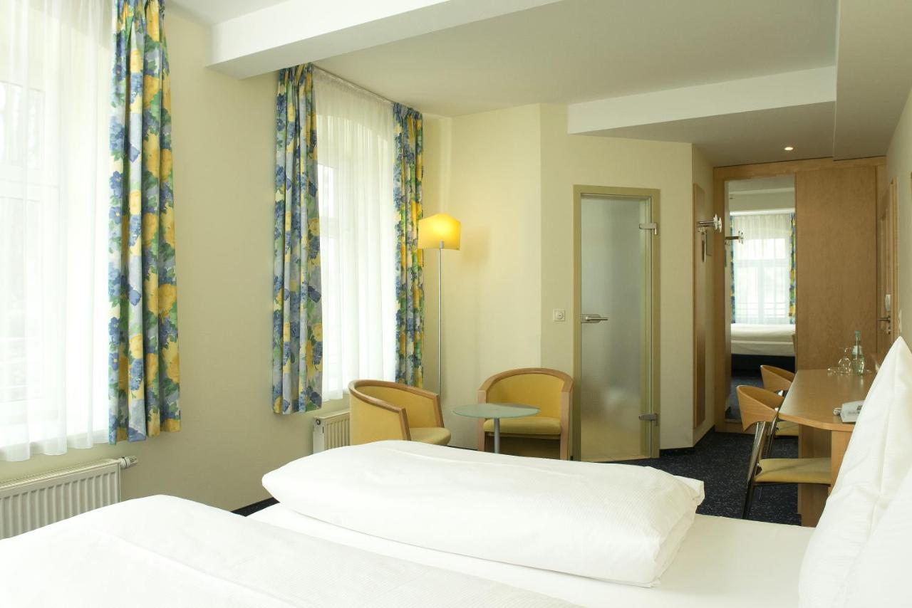 Hotel Schloss Schweinsburg Neukirchen-Pleisse Екстер'єр фото