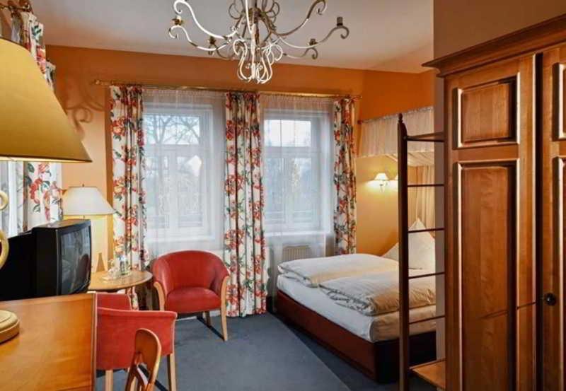 Hotel Schloss Schweinsburg Neukirchen-Pleisse Номер фото