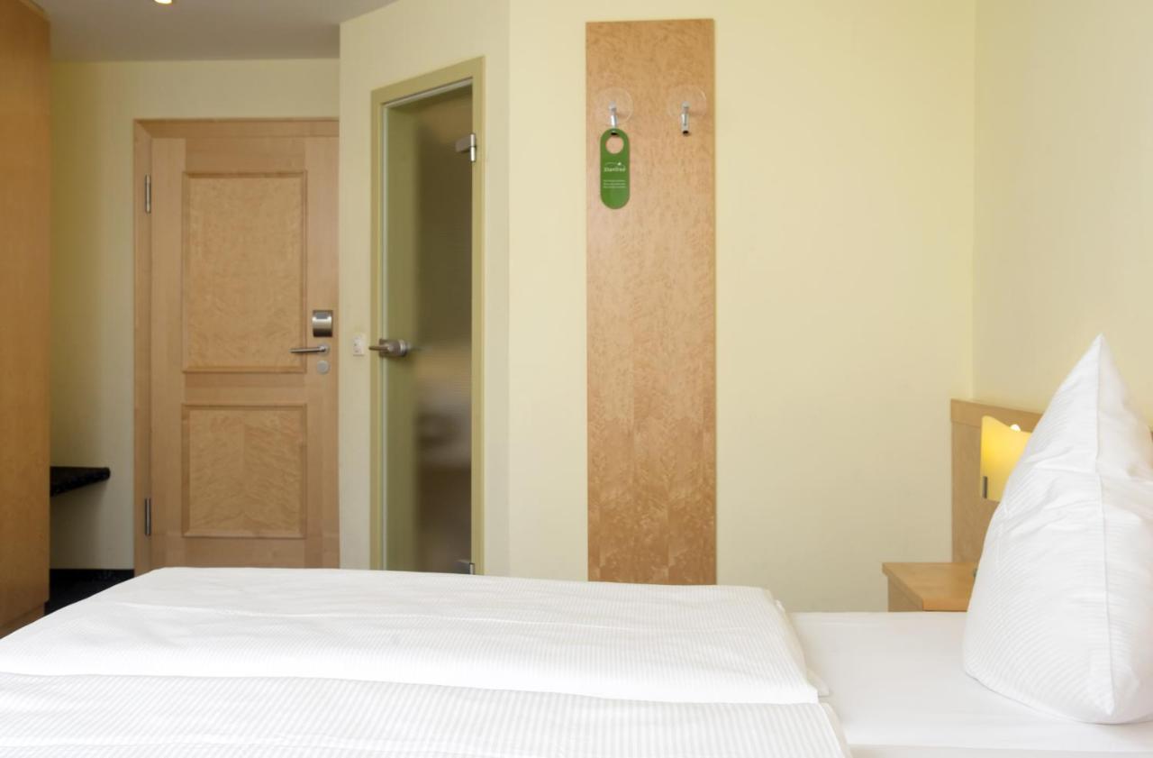 Hotel Schloss Schweinsburg Neukirchen-Pleisse Екстер'єр фото