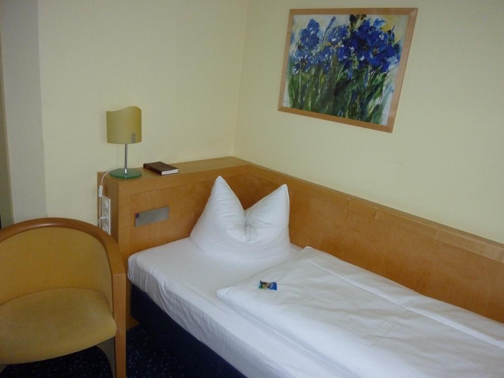 Hotel Schloss Schweinsburg Neukirchen-Pleisse Номер фото