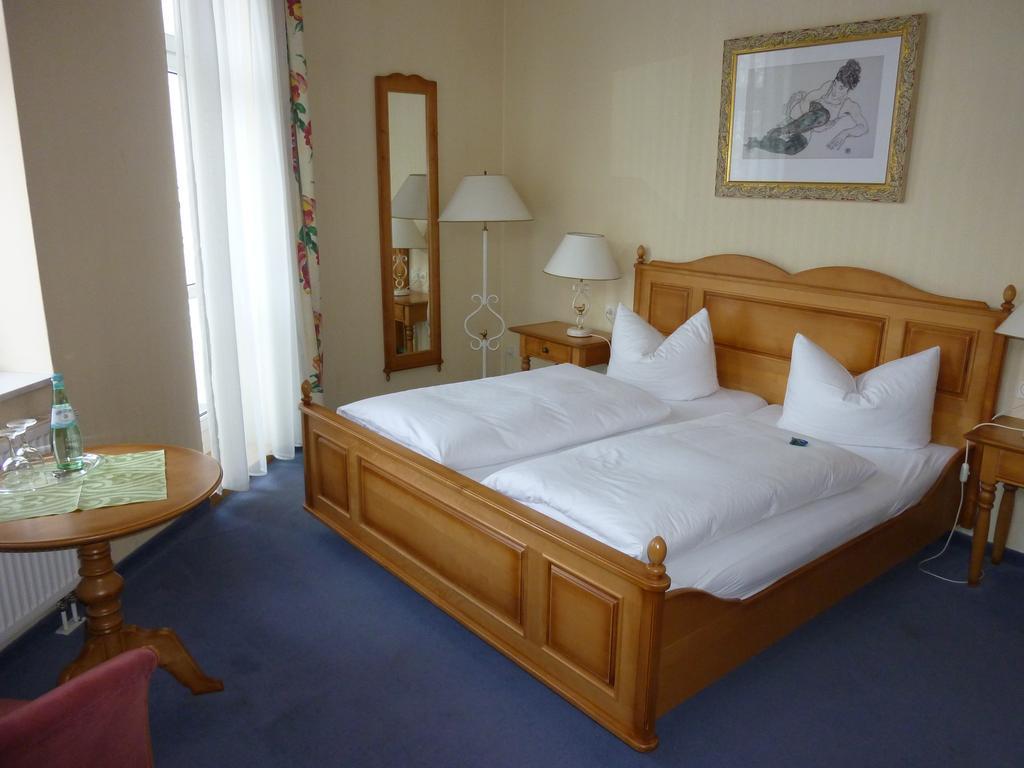 Hotel Schloss Schweinsburg Neukirchen-Pleisse Номер фото
